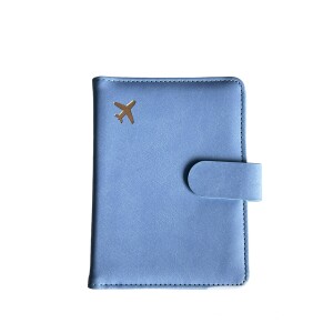 niebieska okładka na paszport